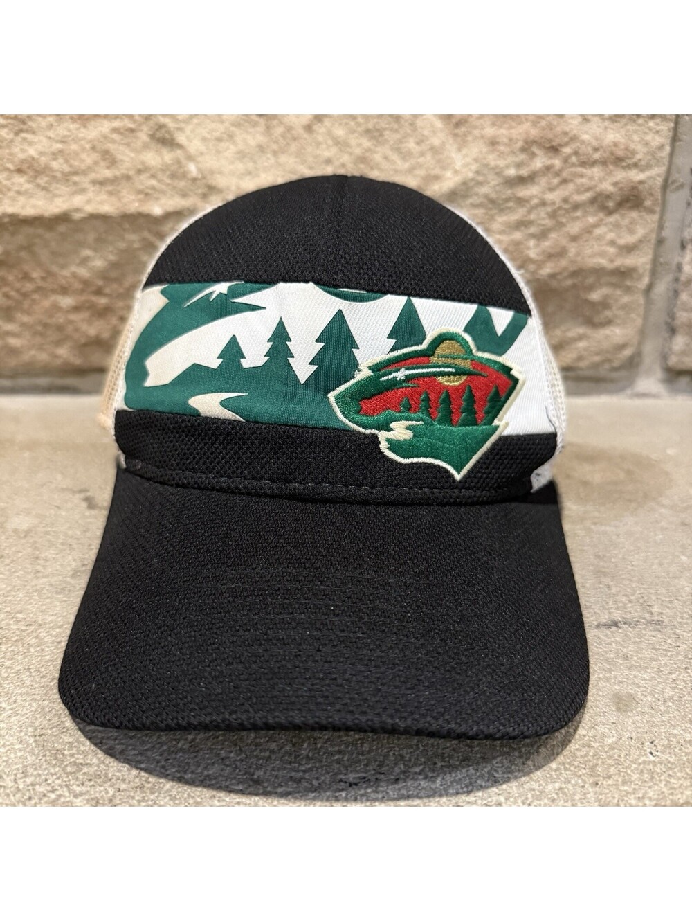 Minnesota Wild NHL Reebok Face Off Trucker Hat Snapback Cap Hockey Mesh Green